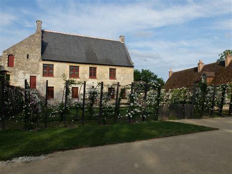  Les Jardins du Prieuré, Un Oasis de Tranquillité Caché au Cœur de Bayeux !