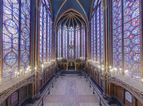   La Chapelle de la Sainte-Croix: Une perle cachée d'architecture indo-gothique à Zawar!