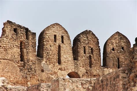  La Forteresse de Rohtas: Une Bastion Impérial dans le Temps et les Contes