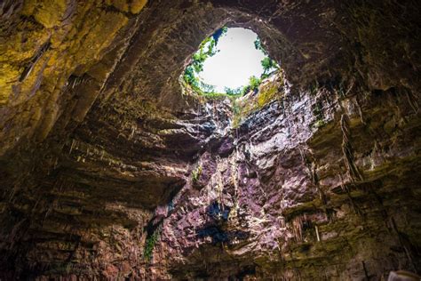 La Grotte de Castellana: Un Voyage Souterrain Enchanté à l'Aube des Âges!