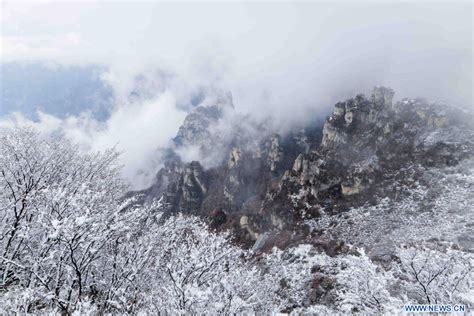  La Porte de la Paix du Mont Baishi: Une sentinelle silencieuse et un joyau architectural !