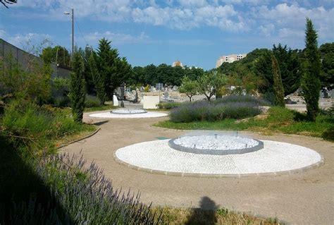  Le Jardin du Souvenir: Un lieu magique pour se reconnecter avec l'histoire !