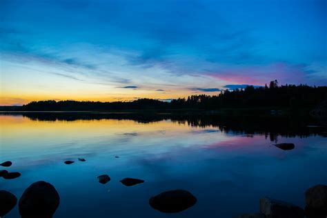  Le Lac de la Lune Étincelante ! Un joyau naturel paisible et mystérieux à découvrir.