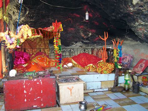 Le Mandir de Hinglaj Devi : Une Découverte Mystique au Coeur du Pakistan !