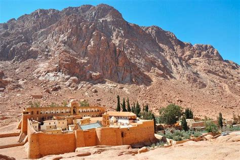 Le Monastère Sainte-Catherine: Un joyau historique niché au sommet du Sinaï!