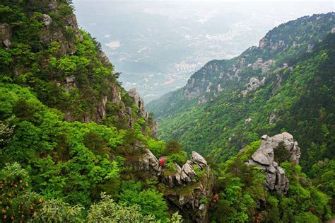 Le Mont Lushan : Un joyau verdoyant avec des paysages spectaculaires !