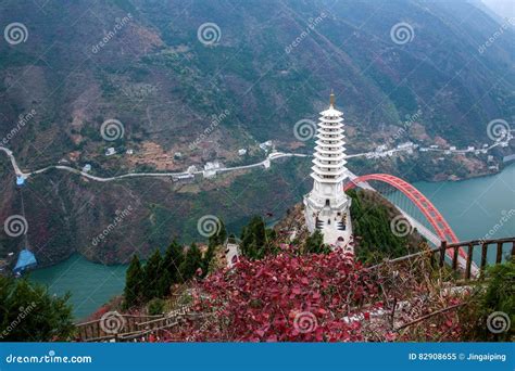  Le Mont Wushan : un joyau verdoyant surplombant la rivière Jian River !