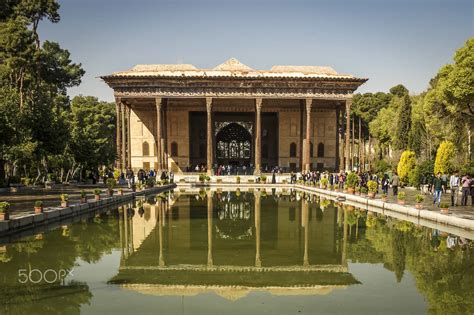  Le Palais de Chehel Sotoun: Un chef-d'œuvre d'art persan et un joyau d'histoire !