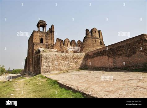  Le Qila Rohtas : Une Forteresse Impériale Dominatrice de Temps