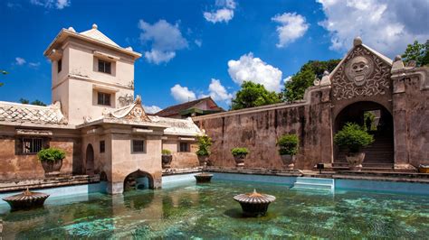  Le Taman Sari à Yogyakarta : Un joyau caché de l'histoire javanaise !