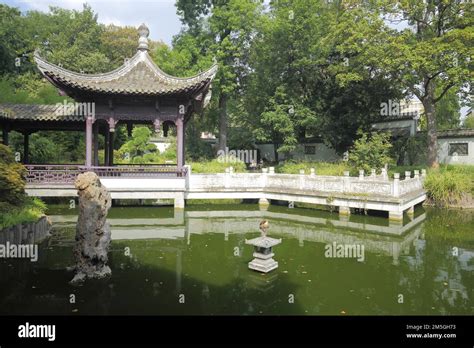  Le Temple de la Paix Céleste: Une Oasis Spirituelle et Architecturale à Baiyin!