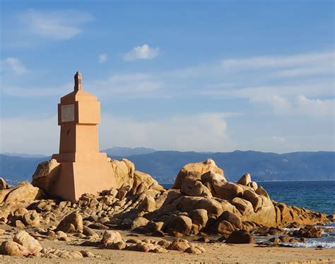  Le Temple de la Terre Sacrée: Une Oasis de Spiritualité et d'Art Architectural Exceptionnel !