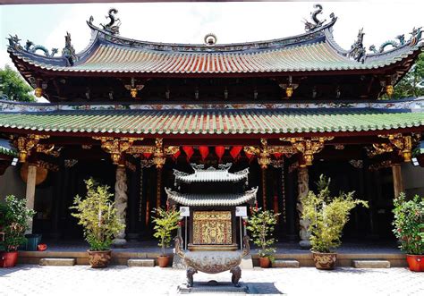 Le Temple Thian Hock Keng : Une Odyssée Architecturel à travers le Temps !