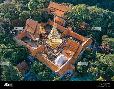 Le Wat Phra That Doi Suthep: Un Temple Bouddhiste Perché Au-Dessus De Chiang Mai Avec Une Vue Panoramique Impressionnante !