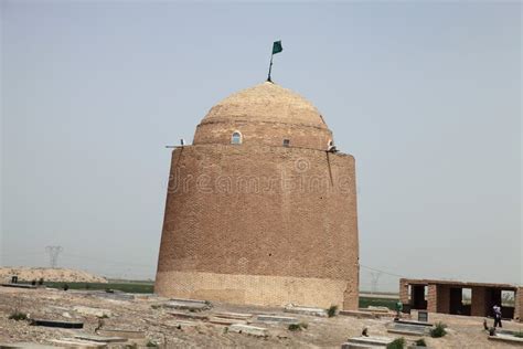  Le Mausolée de Shahzade Abd-al-Rasool: Un chef-d'œuvre architectural enchanteur niché dans une oasis paisible!